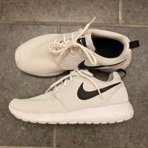 Size 6.5 - Nike Women’s Roshe